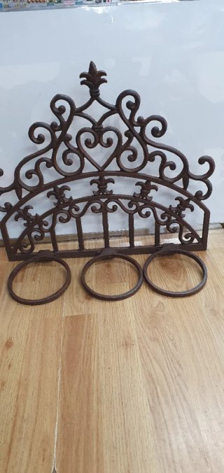 Porta macetas de forja con 3 aros