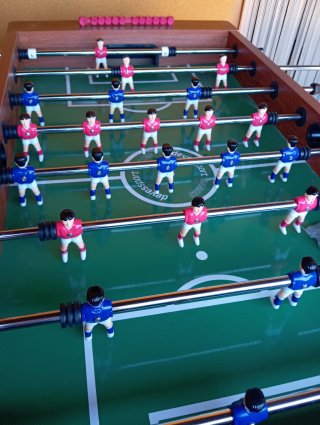 Futbolín piernas separadas