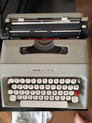 Máquina de escribir Olivetti Lettera 35
