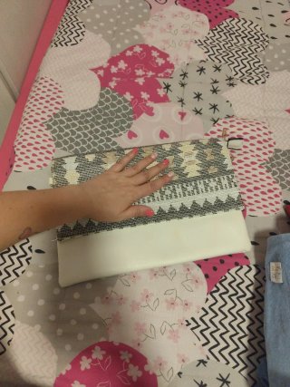 Bolso de mano blanco y multicolor