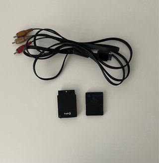 Playstation 2 Negra con 3 mandos y 1 juego