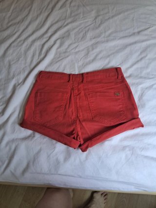 Shorts Stradivarius rojos