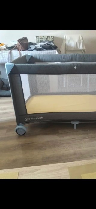 Cuna de viaje Kinderkraft gris