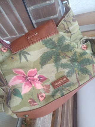 Bolso Desigual floral verde y rosa