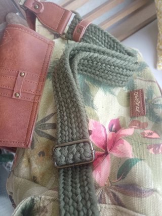 Bolso Desigual floral verde y rosa