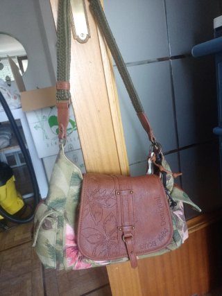 Bolso Desigual floral verde y rosa