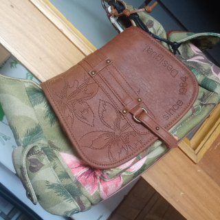 Bolso Desigual floral verde y rosa