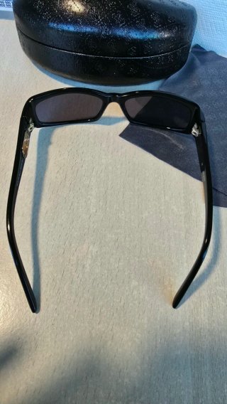Gafas de sol Guess negras
