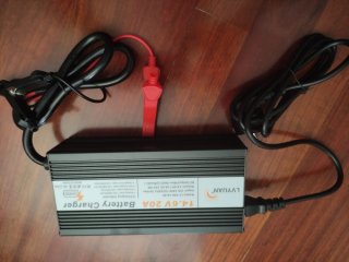 Batería LiFePO4 12.8V 100Ah + Cargador 20A