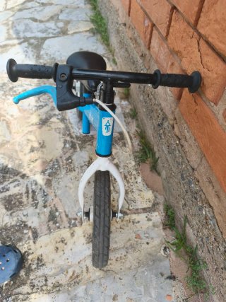 Bicicleta sin pedales azul Decathlon