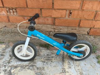 Bicicleta sin pedales azul Decathlon
