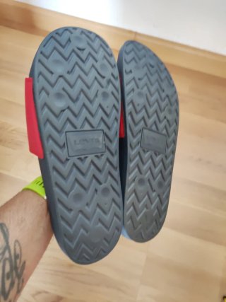 Chanclas Levi's Azul y Rojo