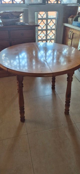 Mesa de comedor redonda de madera