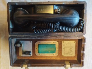 Teléfono antiguo con centralita