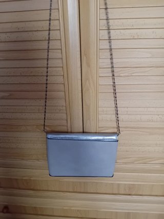 Bolso de mano (o colgante) rosa y plata.