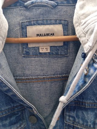 Cazadora vaquera con capucha Pull&Bear Talla L