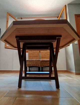 Mesa de comedor octogonal de madera