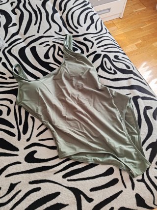 Bañador Shein Talla M Verde Oliva