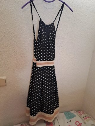 Vestido de lunares negro y blanco