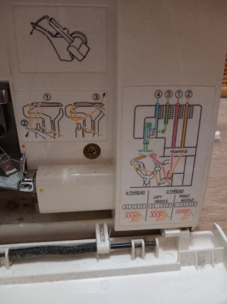 Remalladora Singer 14SH754