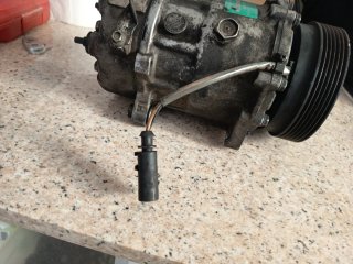 Compresor A/C VW 7H0 820 803 C T5 1.9 a reparar