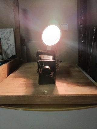 Lámpara mesa vintage forma cámara de fotos antigua