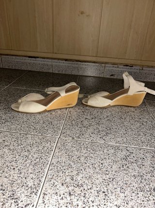 Sandalias Camper cuña blancas