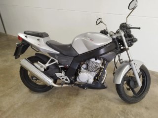 Daelim Roadwin 125 Naked