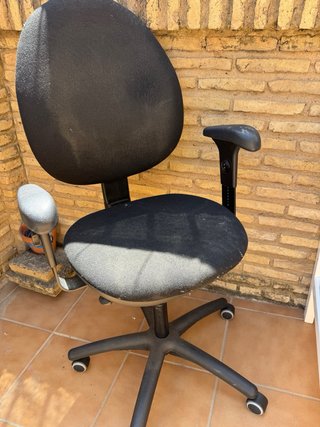Silla de oficina ergonómica negra