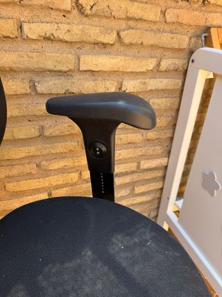 Silla de oficina ergonómica negra