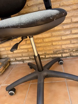 Silla de oficina ergonómica negra