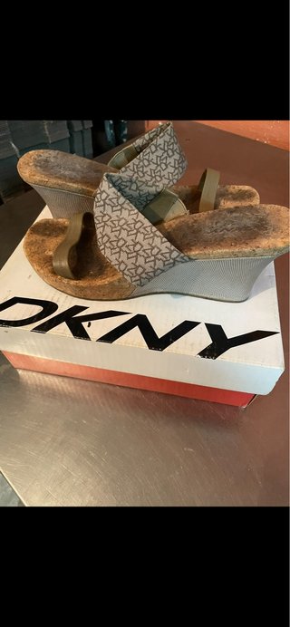 Sandalia cuña DKNY Talla 41 Beige/Marrón