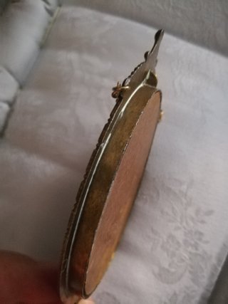 Vecchio quadretto con catena