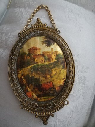 Vecchio quadretto con catena