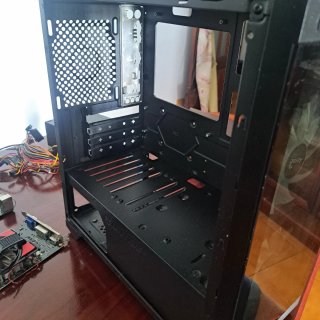 Componenti PC ASUS: Scheda Madre, Scheda Grafica, Alimentatore