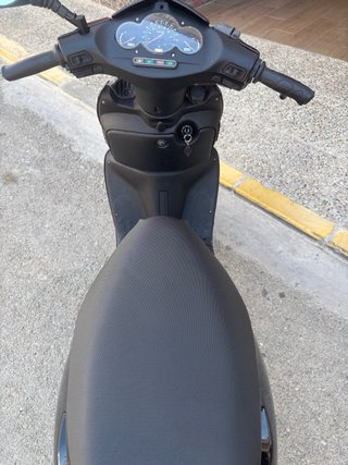 Aprilia Sonic 49cc Scooter Negra