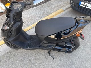 Aprilia Sonic 49cc Scooter Negra