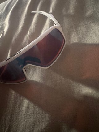 Gafas de sol Oakley blancas y rojas