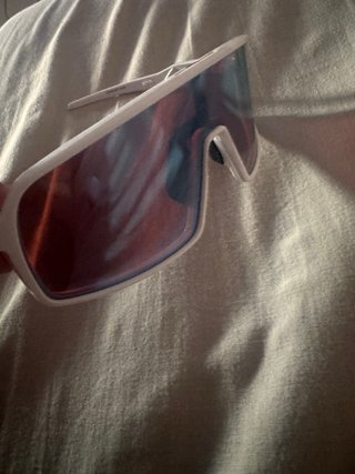 Gafas de sol Oakley blancas y rojas