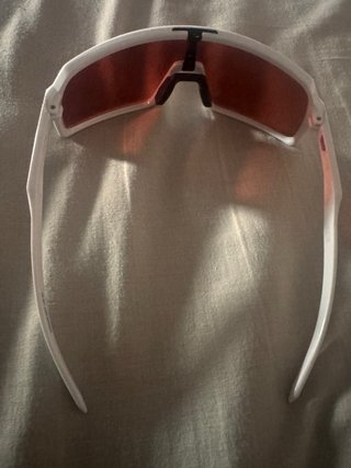 Gafas de sol Oakley blancas y rojas