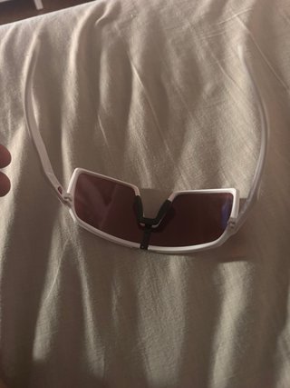 Gafas de sol Oakley blancas y rojas