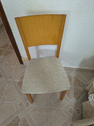 4 Sillas de Comedor Madera y Tela