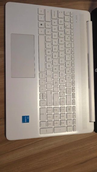 Portátil HP 15s Blanco + Cargador Original