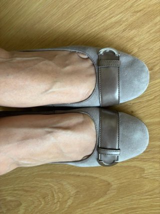 Zapatos Geox tacón ancho beige/gris