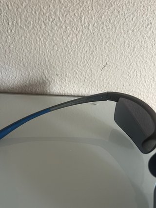 Gafas de sol Fila SF9144 negras y patilla azul