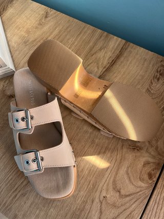 Zuecos piel