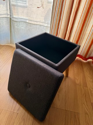 Taburete pie tela gris con cajón