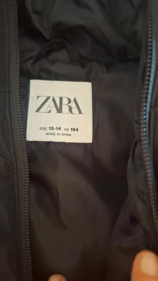 Chaleco Zara Acolchado con Capucha Negro
