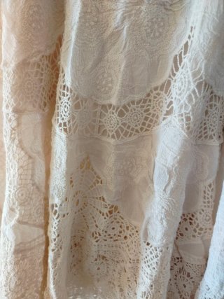 Falda bohemia crema bordados y puntillas