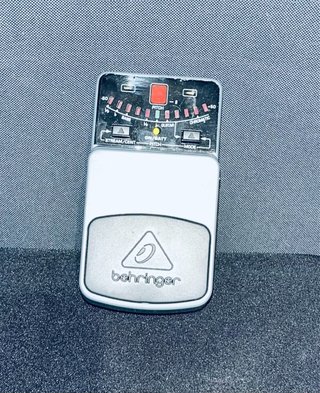 Behringer TU300 Pedal Afinador Guitarra Bajo